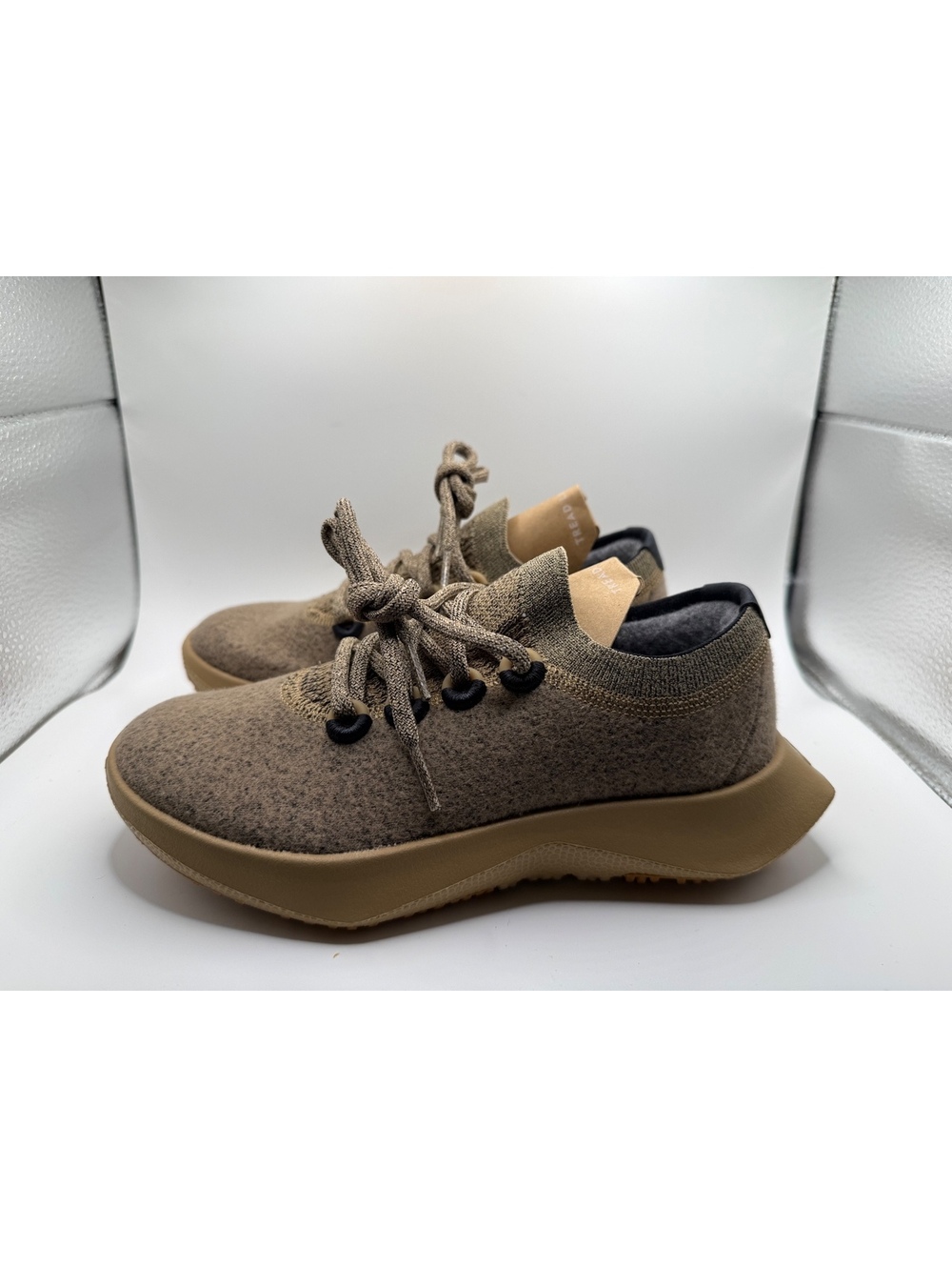 Allbirds Women’s 5 Wool Dasher 2 Mizzle in Hazy Beige/Rugged khaki